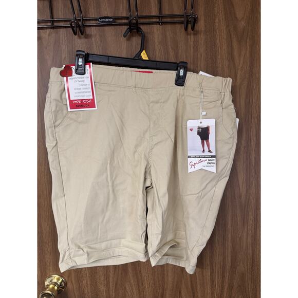 NWT Ladies Plus United Heart Khaki Mid Rise Bermuda Shorts - 16W - Picture 1 of 3